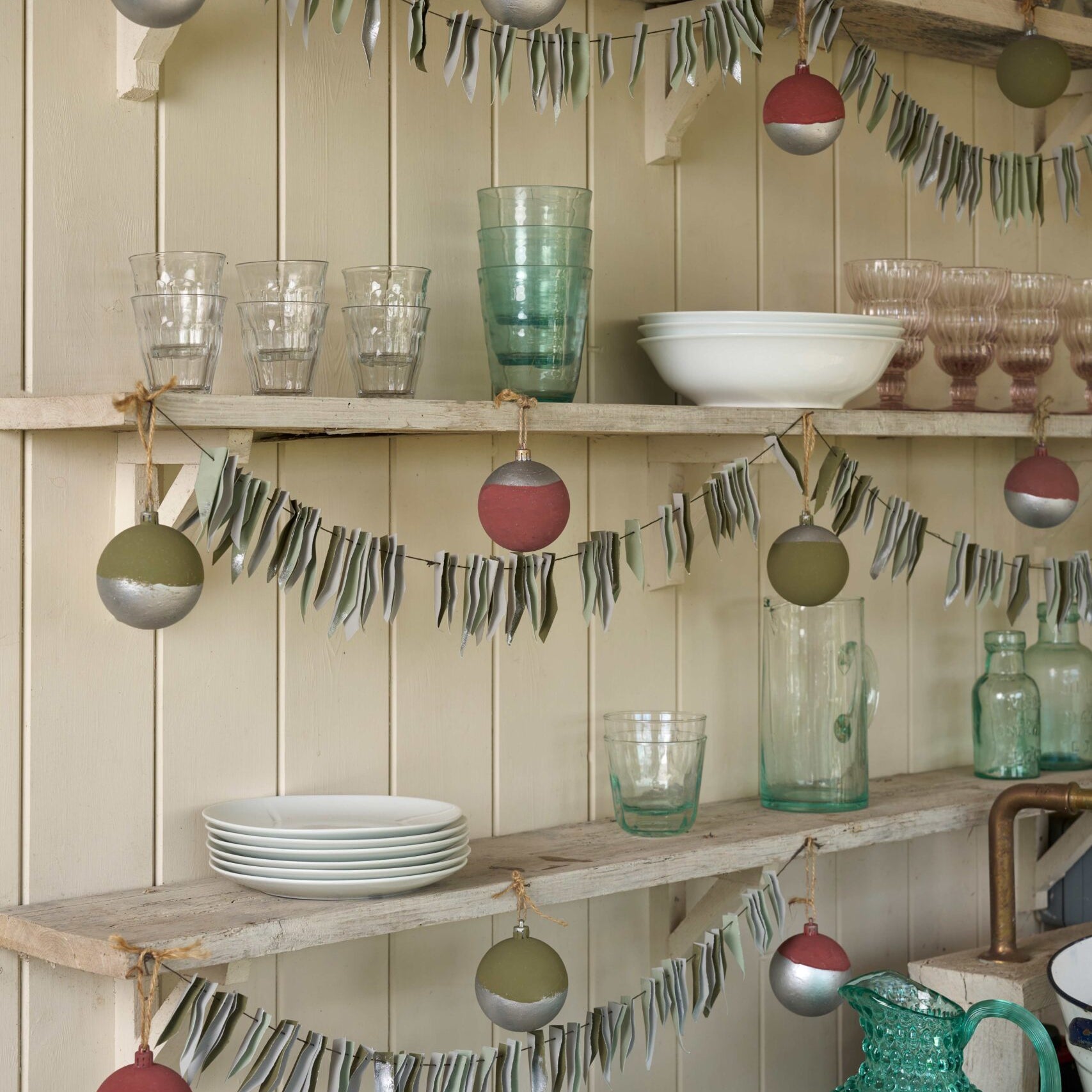 DIY Chalk Painted Christmas Bunting Project