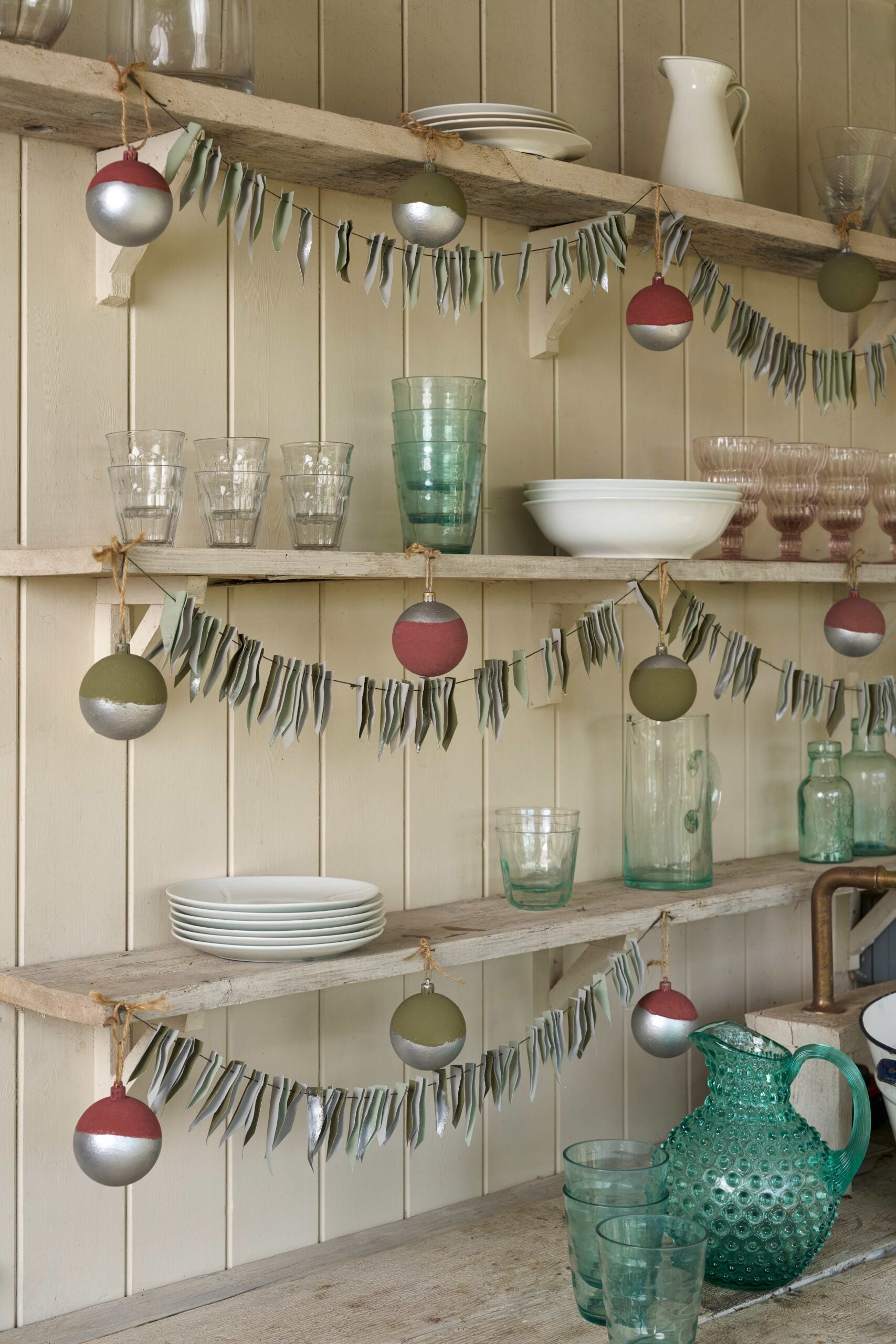 DIY Chalk Painted Christmas Bunting Project
