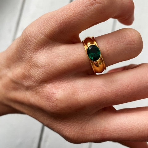 Juniper Ring - Emerald Green - Gaudy & Prim